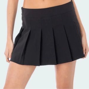Black Low Rise Pleated Skirt